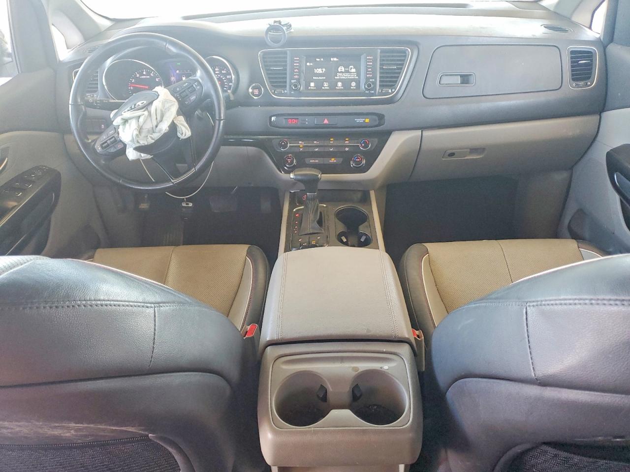 2017 KIA SEDONA LX photo 15