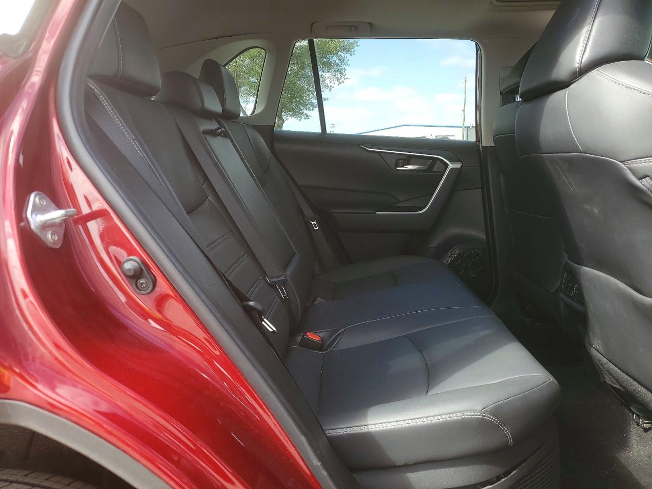 2022 TOYOTA RAV4 XLE PREMIUM photo 21