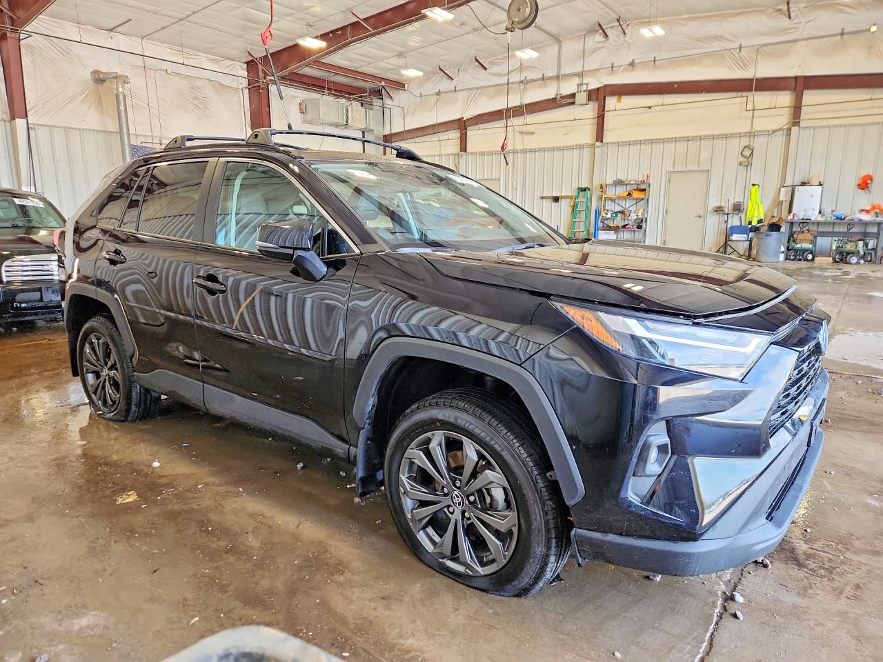 2024 TOYOTA RAV4 XLE PREMIUM photo 4