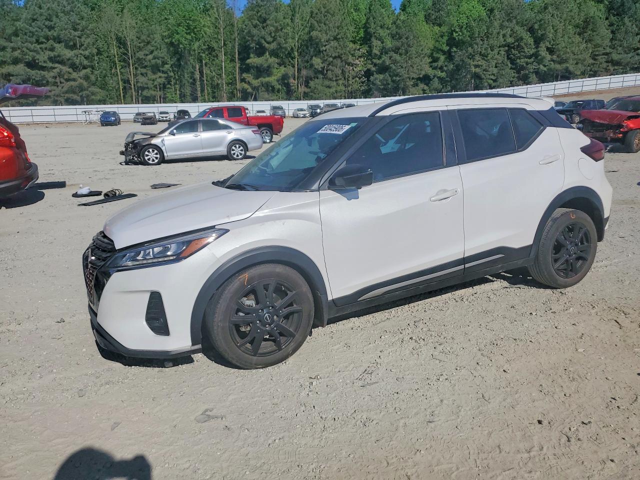 2022 NISSAN KICKS