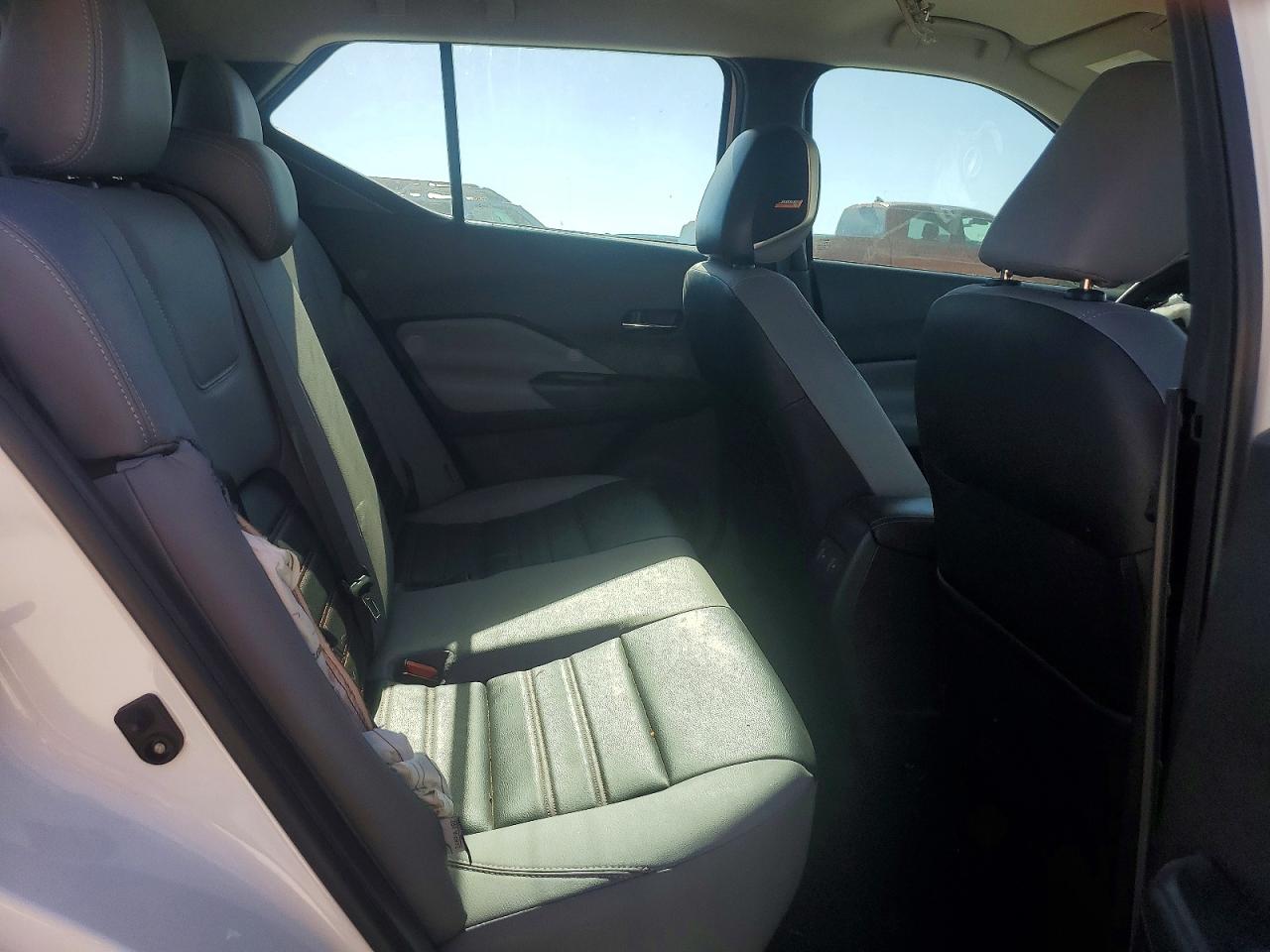 2022 NISSAN KICKS SR photo 21