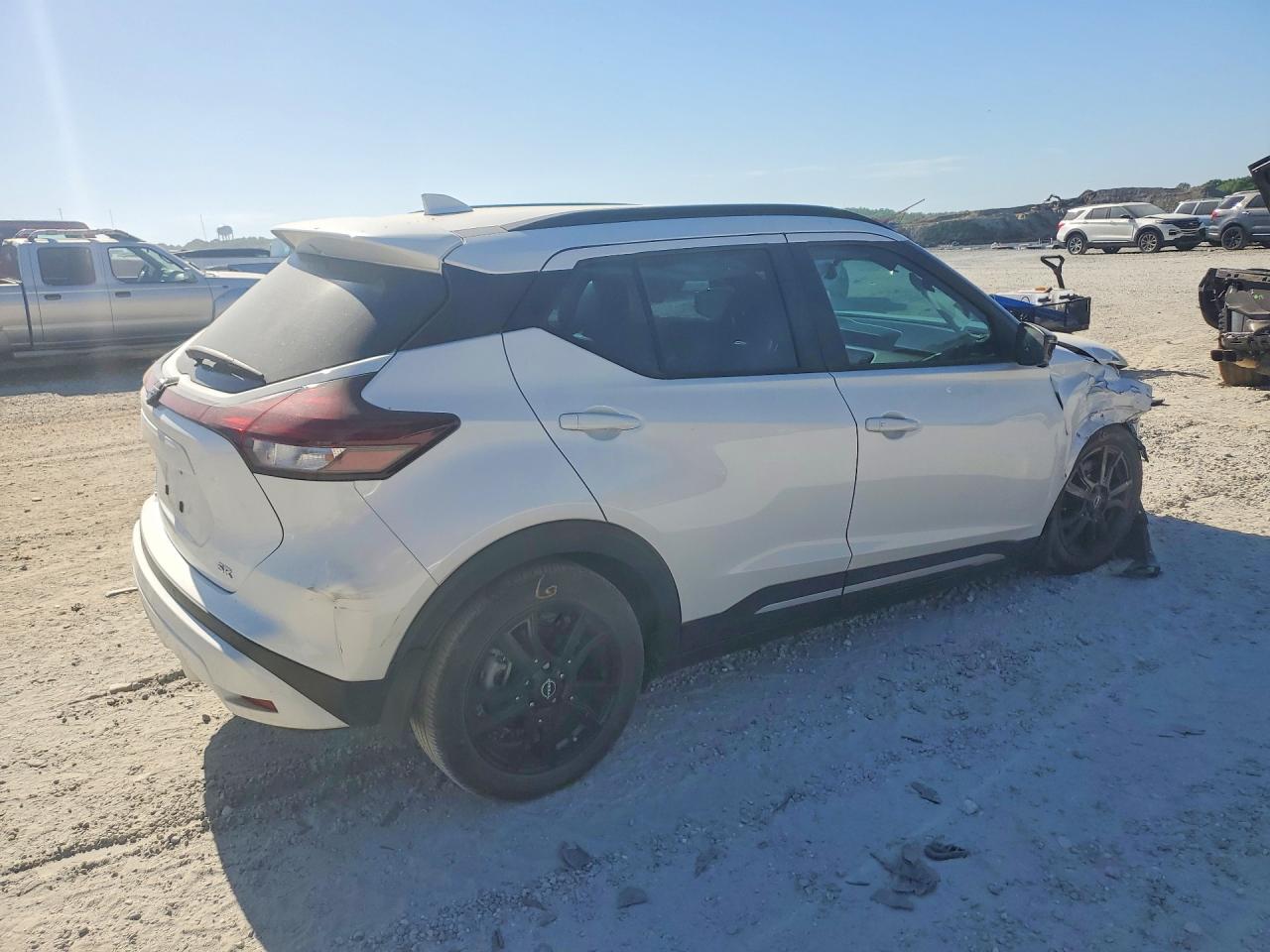 2022 NISSAN KICKS SR photo 5