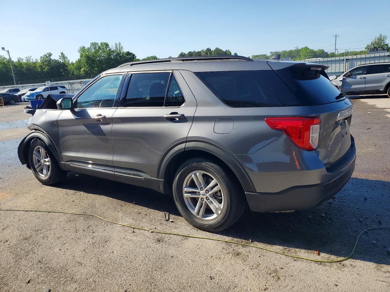 2023 FORD EXPLORER XLT photo 3