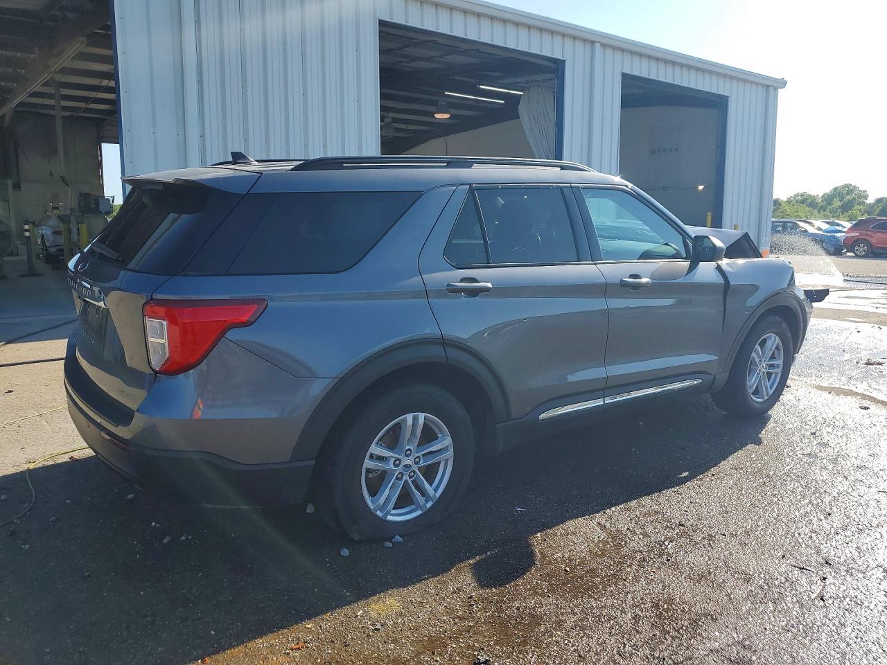 2023 FORD EXPLORER XLT photo 5