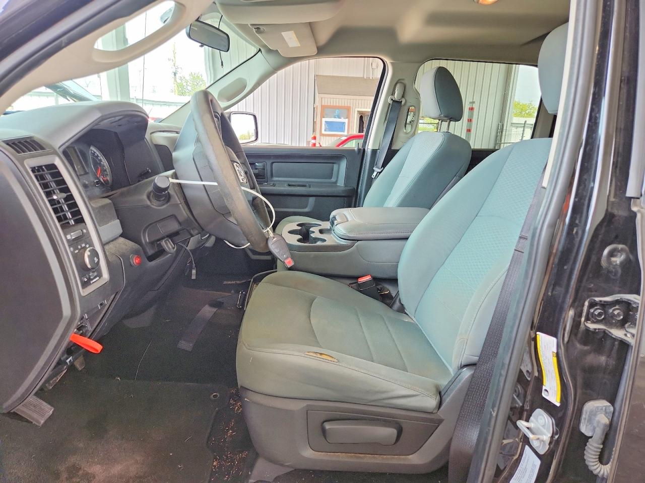 2016 RAM 1500 ST photo 13