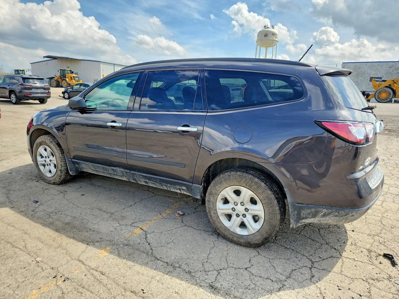 2014 CHEVROLET TRAVERSE LS photo 3