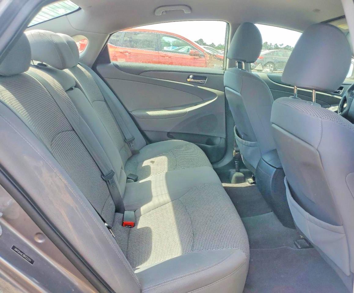 2011 HYUNDAI SONATA GLS photo 28