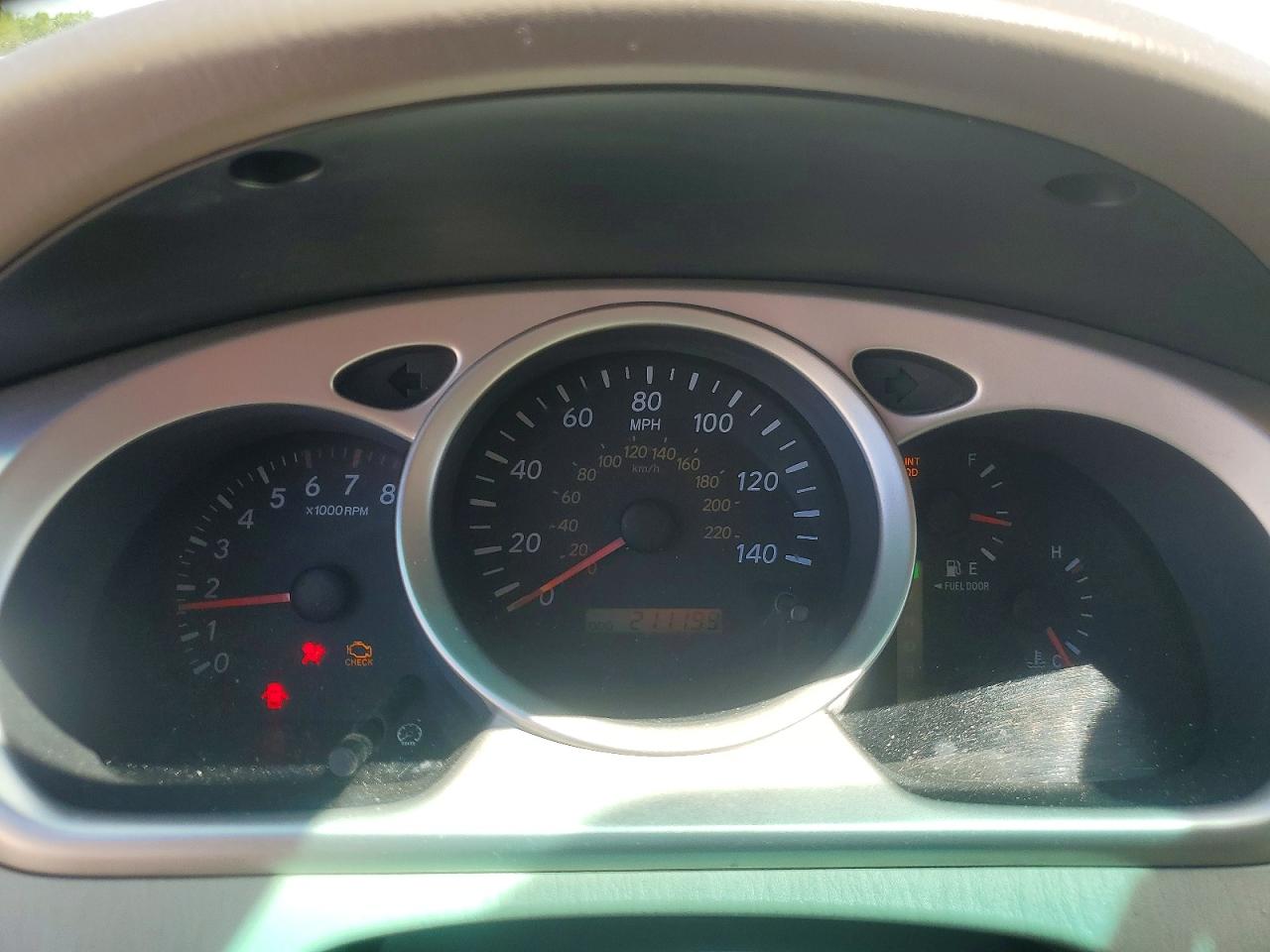 2005 TOYOTA HIGHLANDER LIMITED photo 25