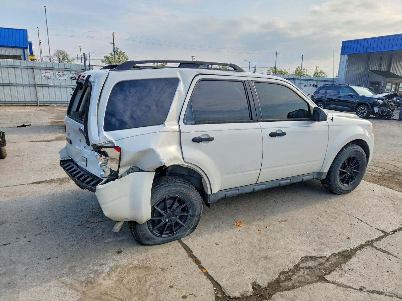 2011 FORD ESCAPE XLT photo 5