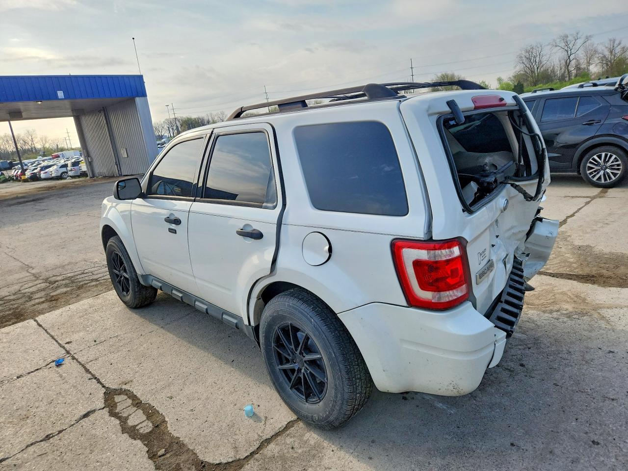 2011 FORD ESCAPE XLT photo 3