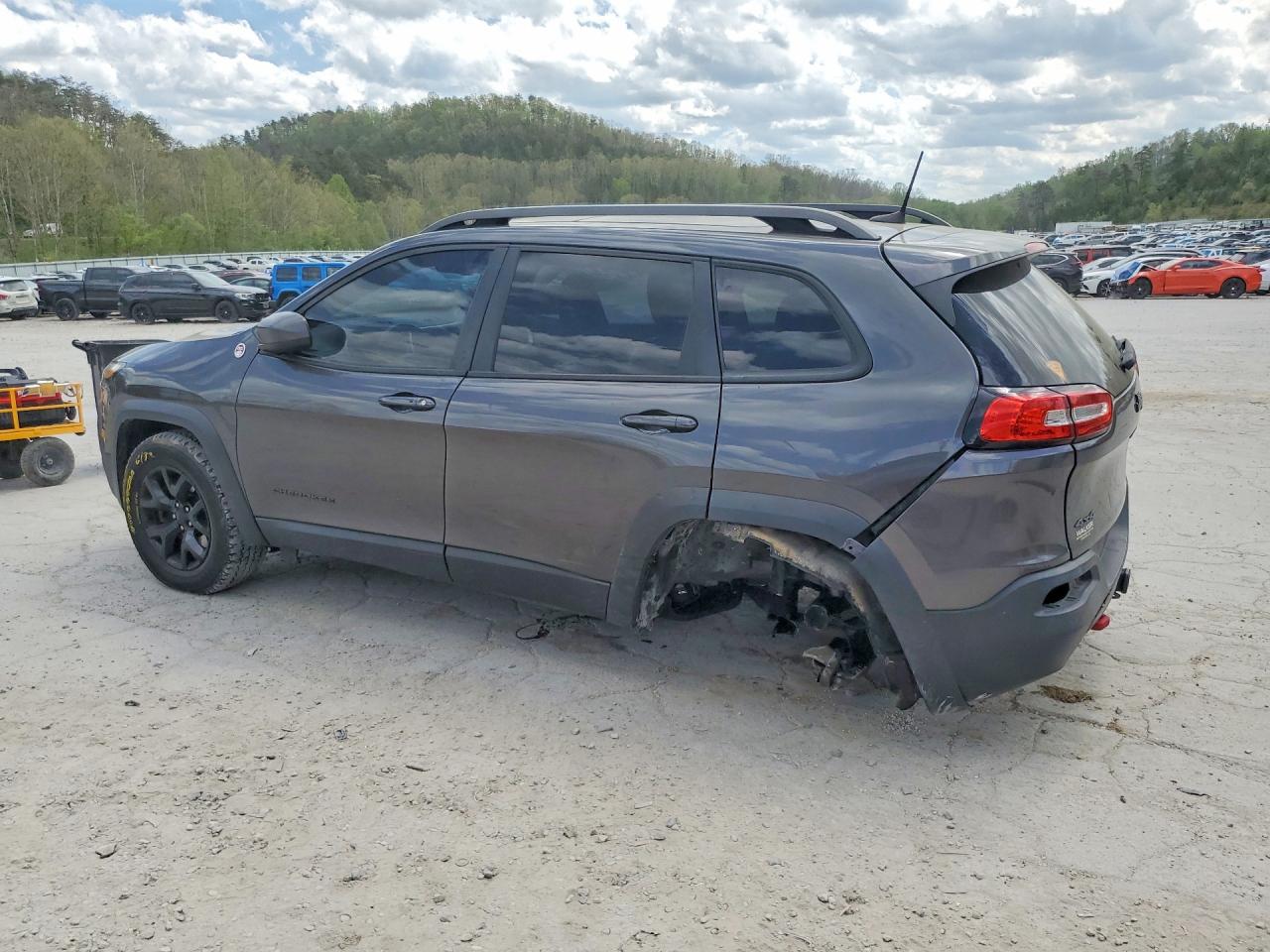 2017 JEEP CHEROKEE TRAILHAWK photo 3