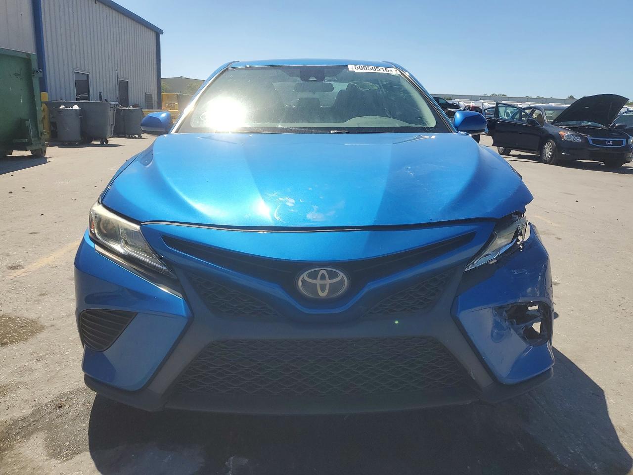 2019 TOYOTA CAMRY SE photo 9