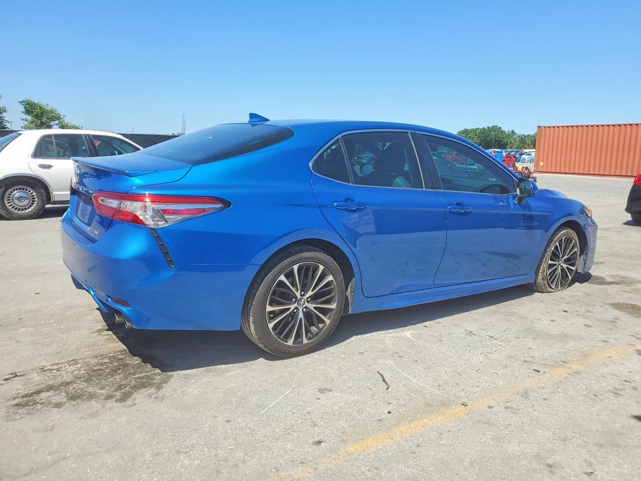 2019 TOYOTA CAMRY SE photo 5