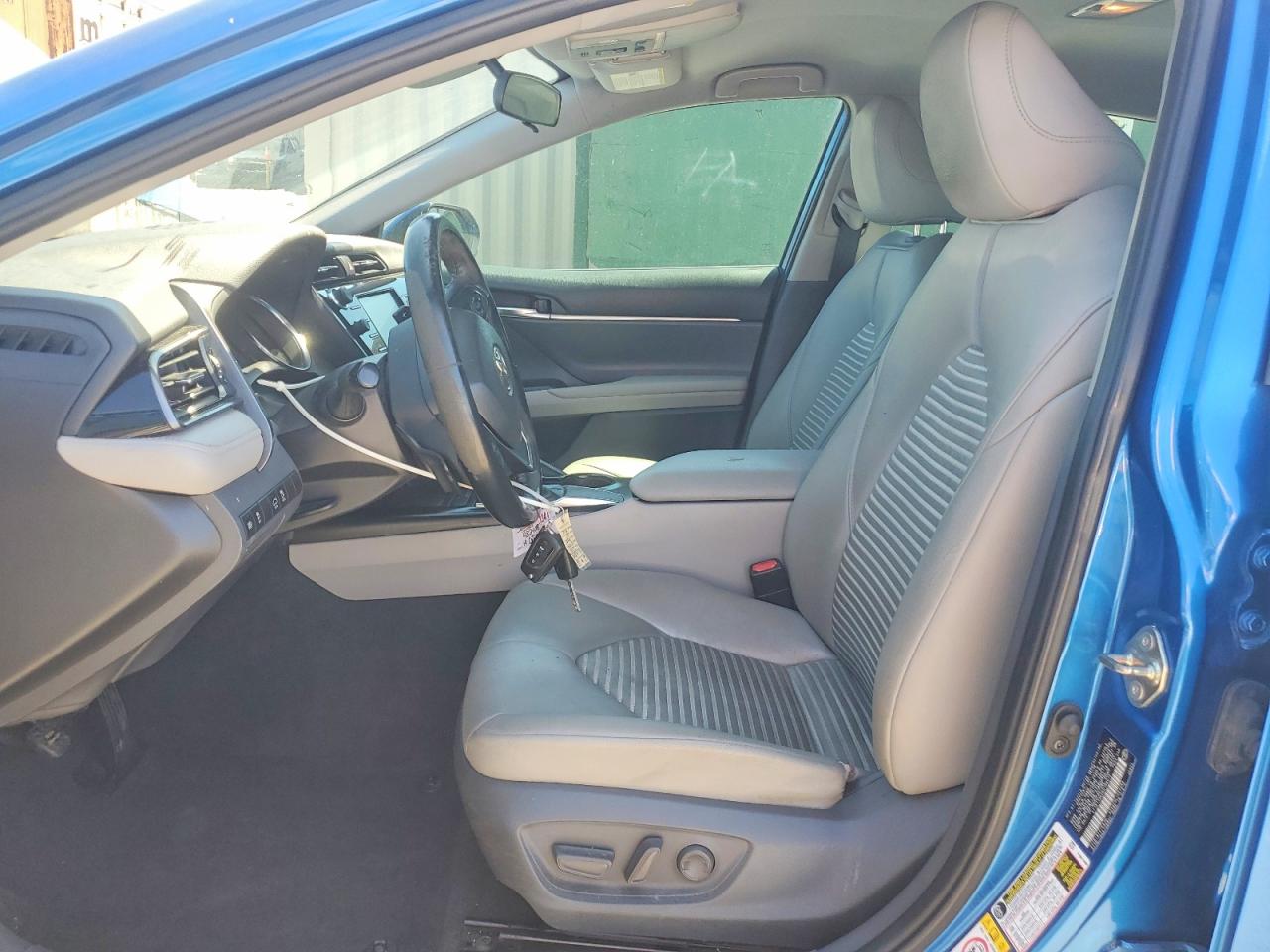 2019 TOYOTA CAMRY SE photo 13