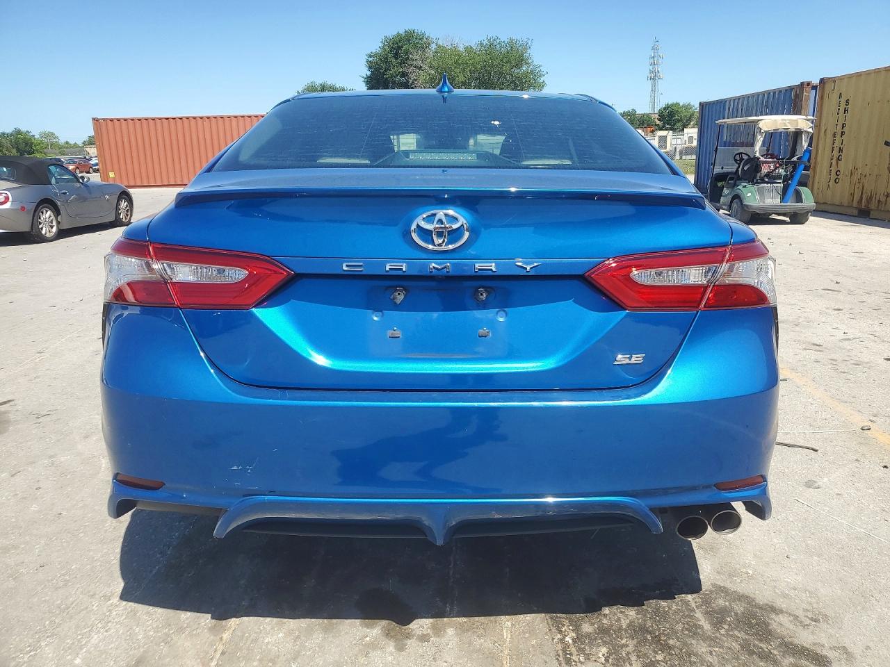 2019 TOYOTA CAMRY SE photo 11