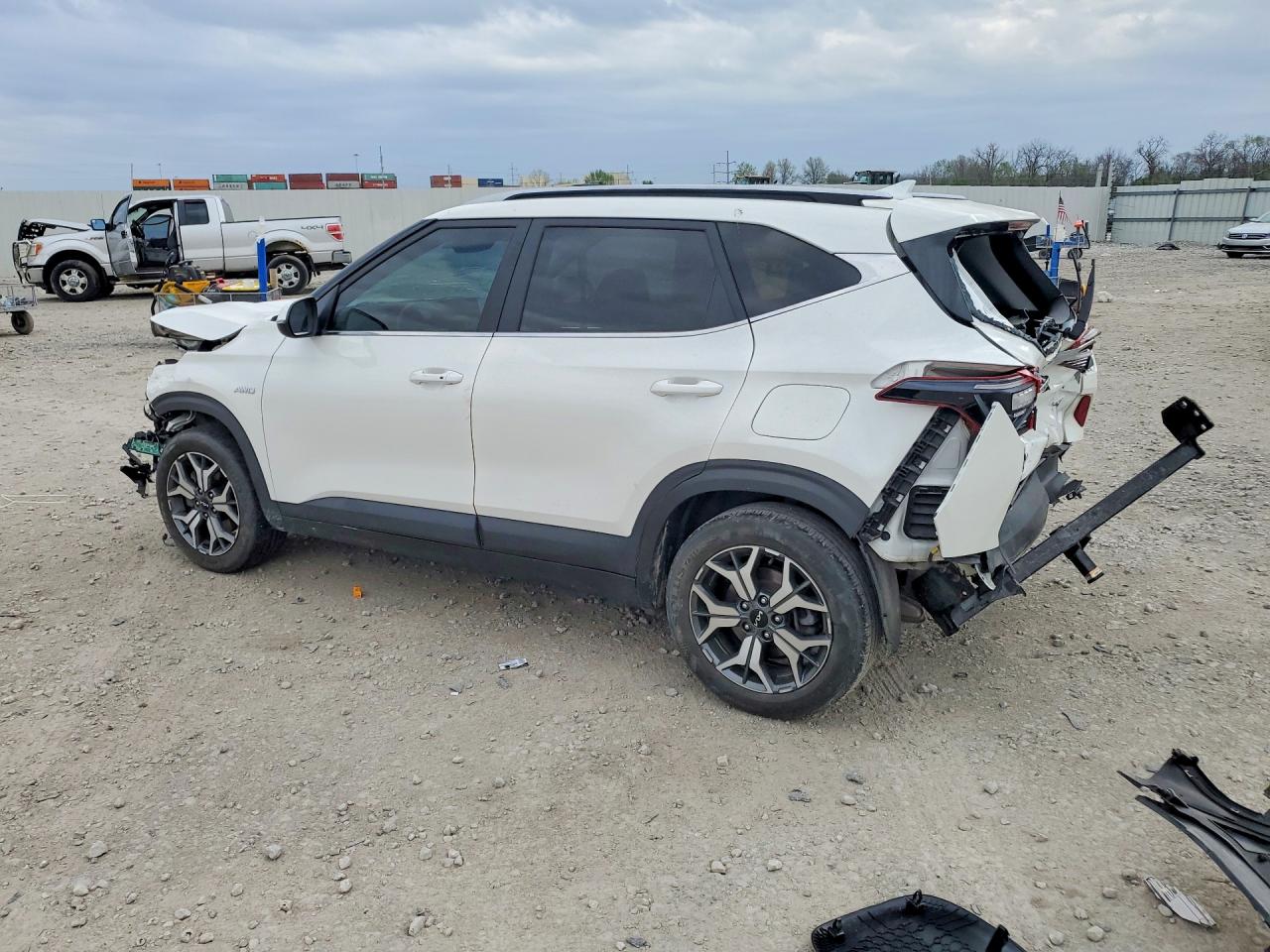 2023 KIA SELTOS EX photo 4