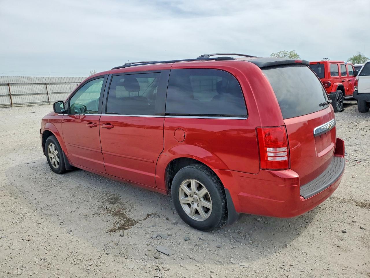 2008 CHRYSLER TOWN & COUNTRY TOURING photo 2