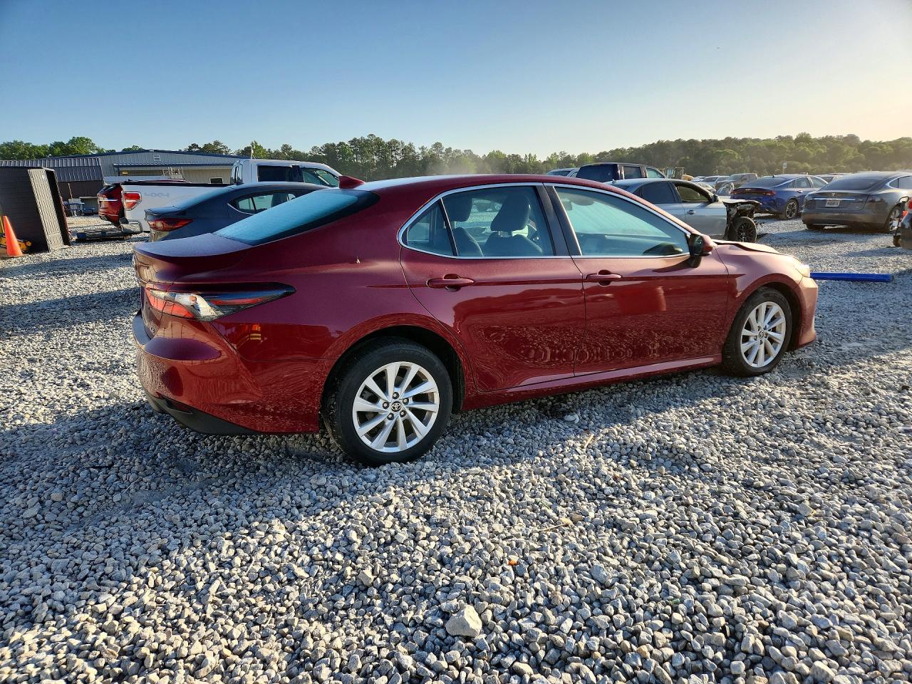 2021 TOYOTA CAMRY LE photo 3