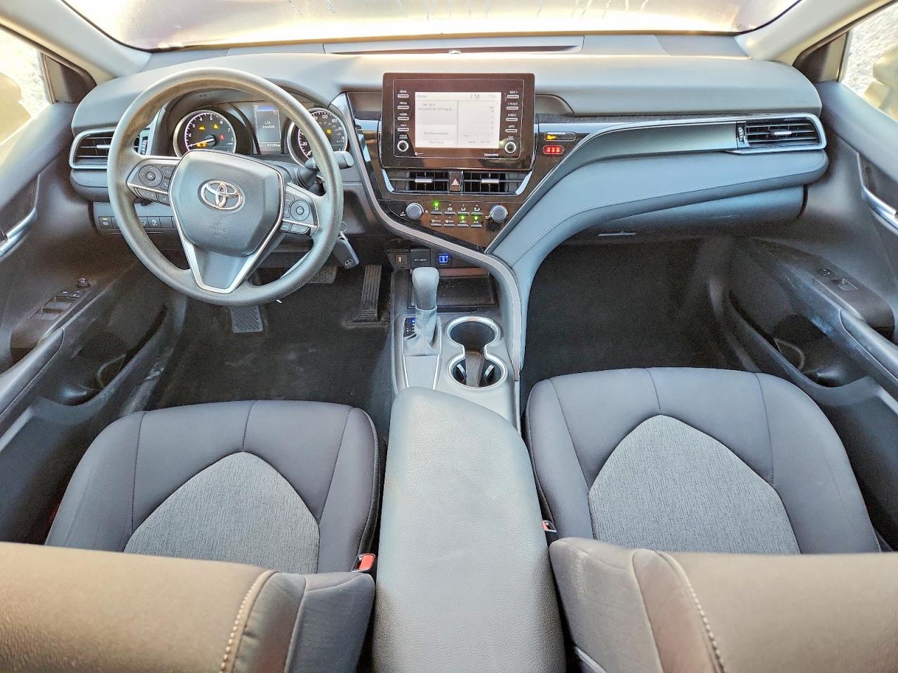 2021 TOYOTA CAMRY LE photo 8