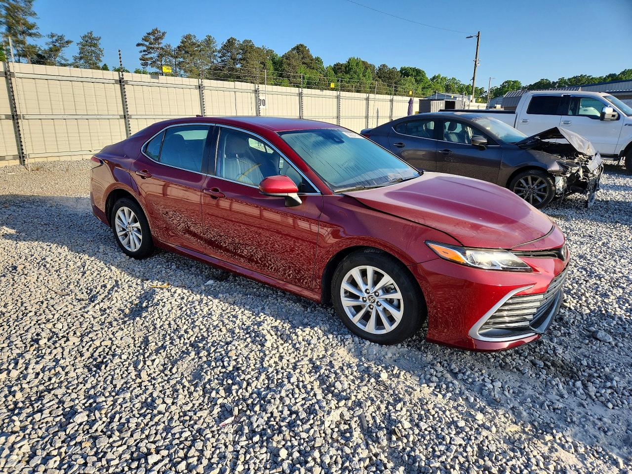 2021 TOYOTA CAMRY LE photo 4