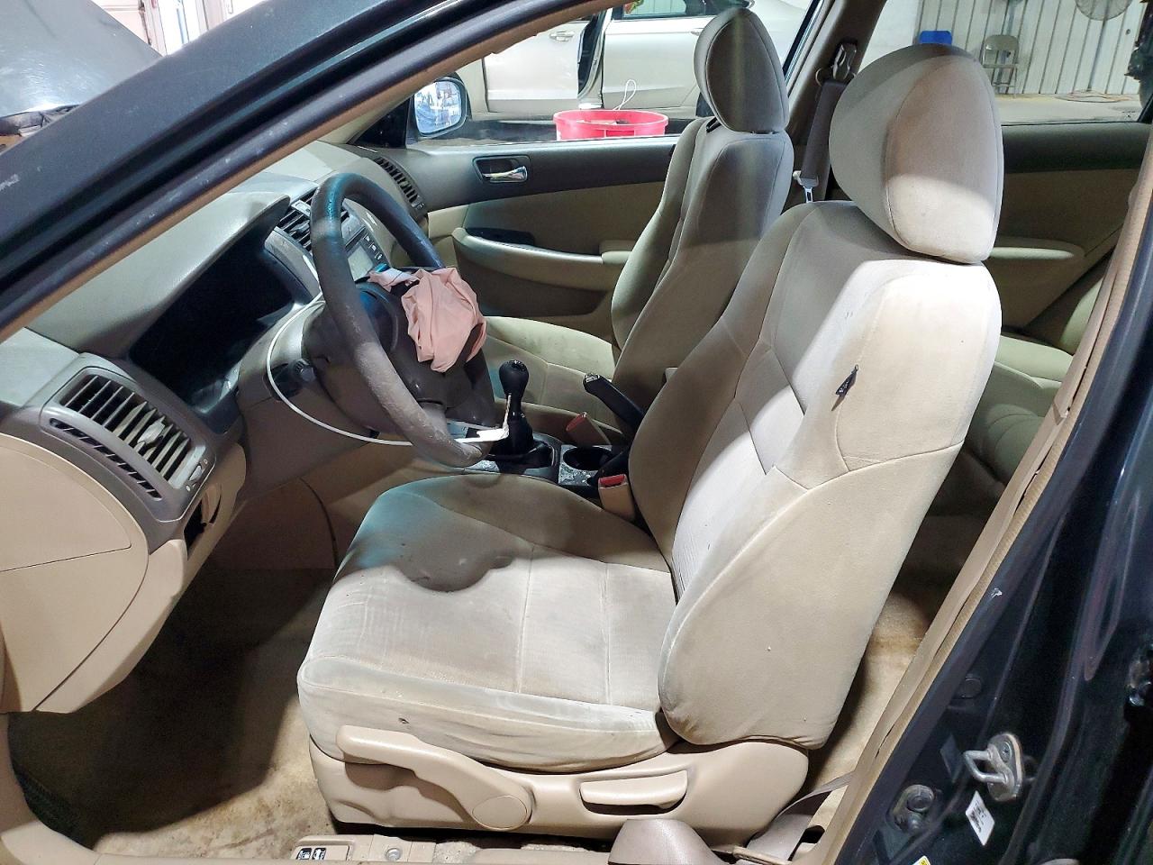 2005 HONDA ACCORD LX photo 13