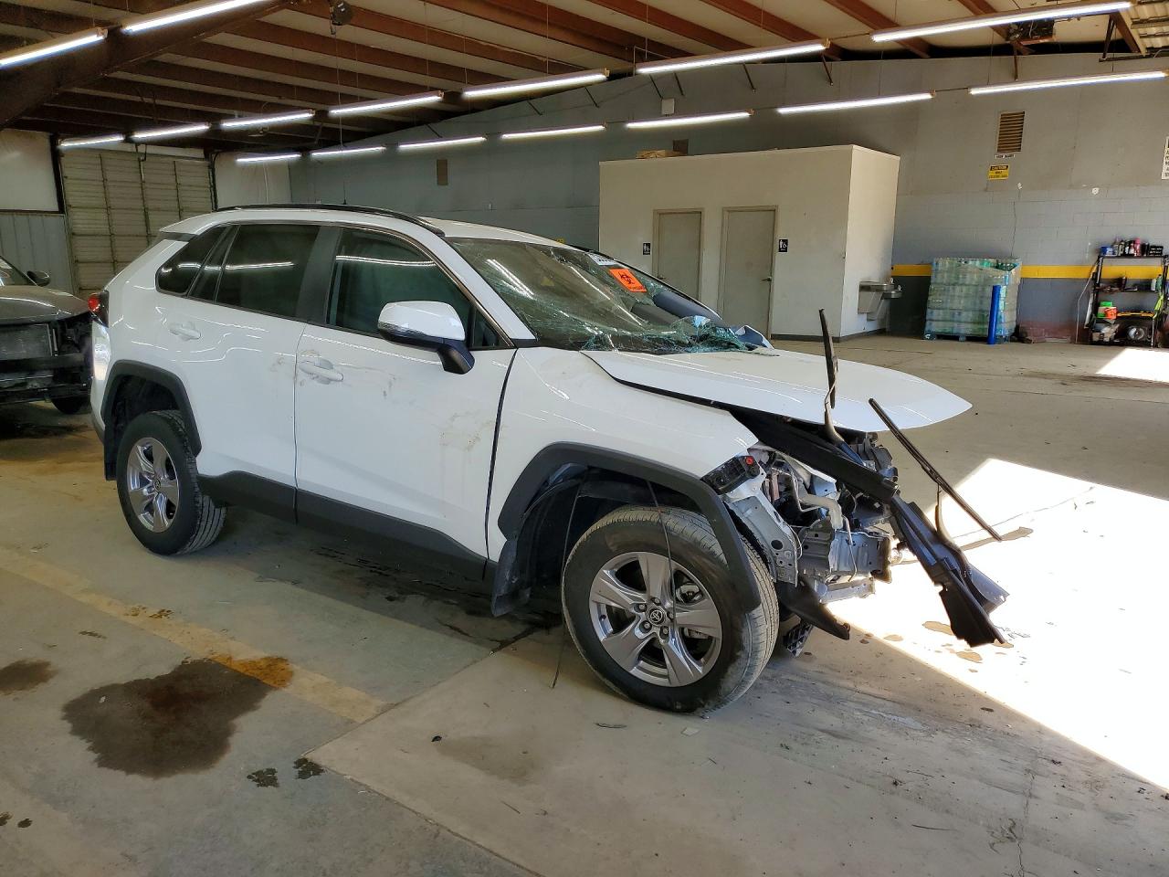 2025 TOYOTA RAV4 XLE photo 7