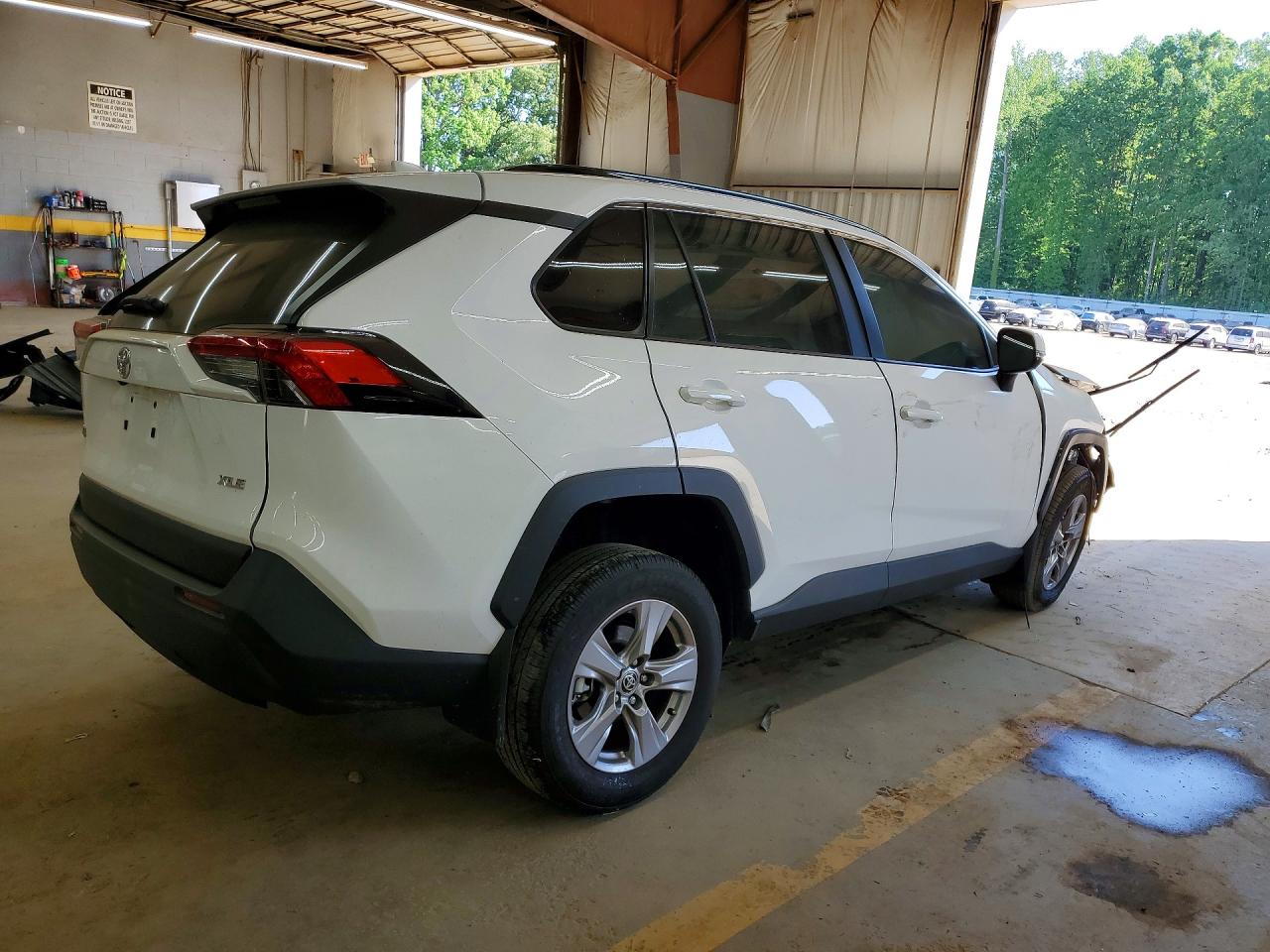2025 TOYOTA RAV4 XLE photo 5
