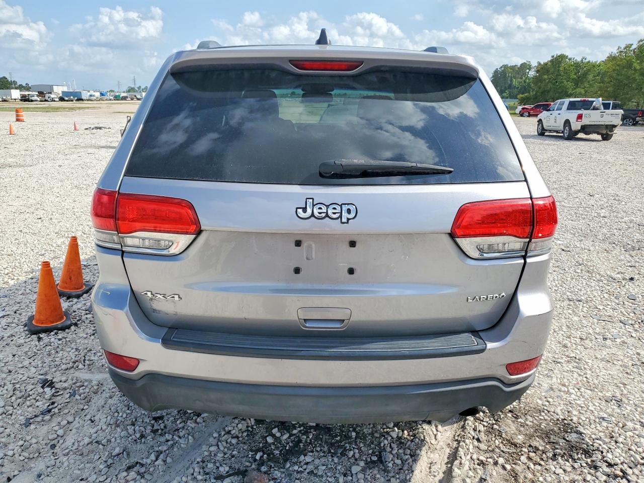 2015 JEEP GRAND CHEROKEE LAREDO photo 16