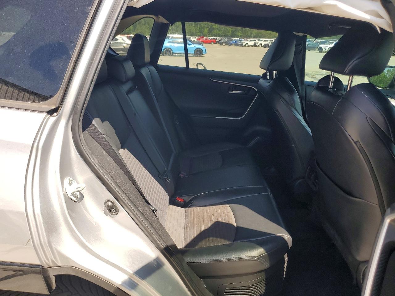 2021 TOYOTA RAV4 XSE photo 21