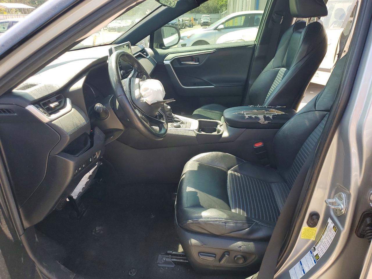 2021 TOYOTA RAV4 XSE photo 13