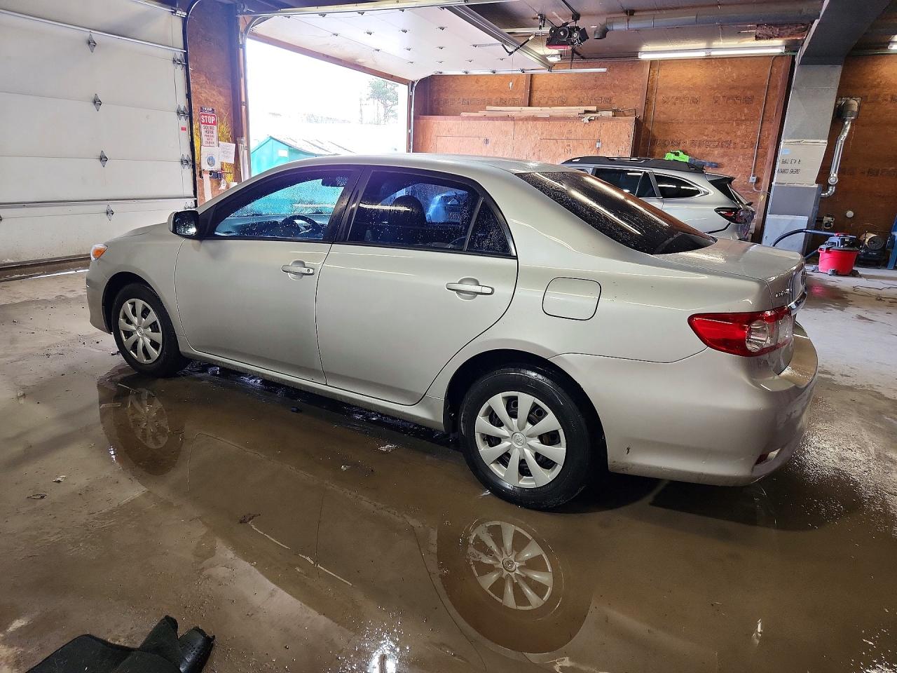 2011 TOYOTA COROLLA LE photo 4