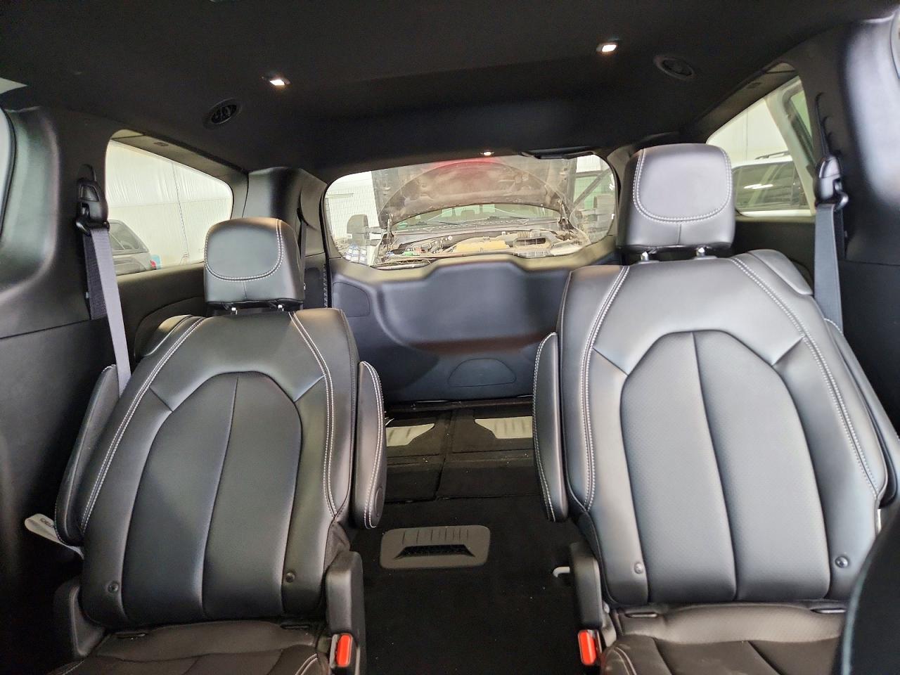 2025 CHRYSLER PACIFICA SELECT photo 28