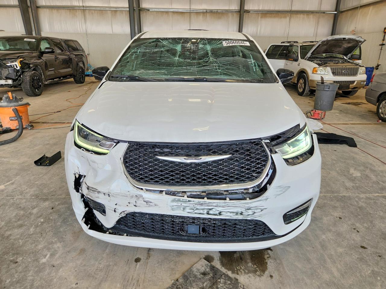 2025 CHRYSLER PACIFICA SELECT photo 13