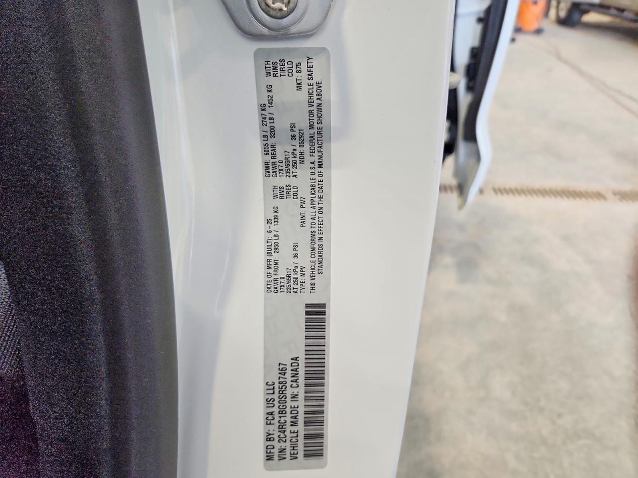 2025 CHRYSLER PACIFICA SELECT photo 37
