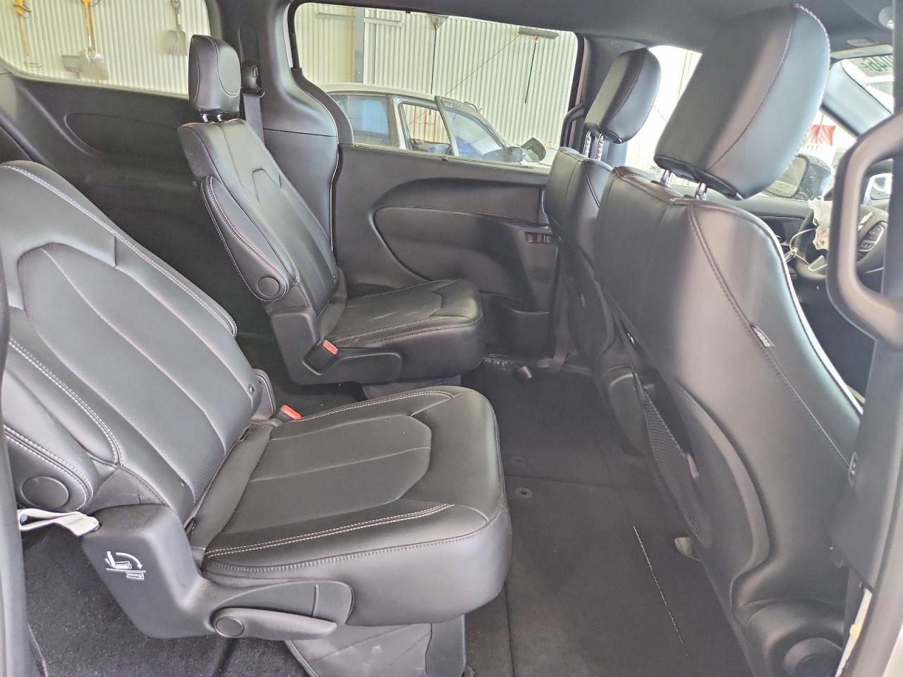 2025 CHRYSLER PACIFICA SELECT photo 31