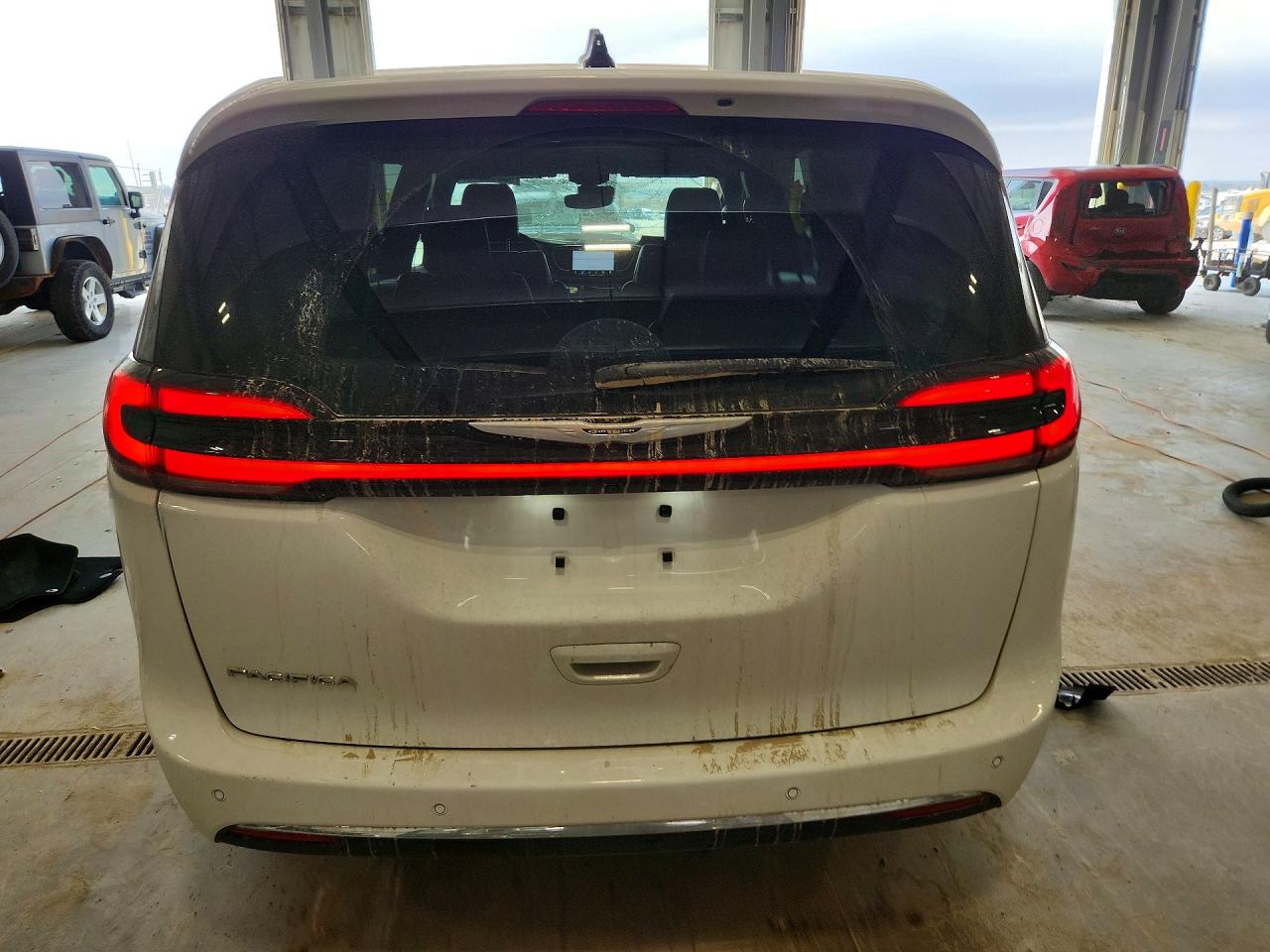 2025 CHRYSLER PACIFICA SELECT photo 16