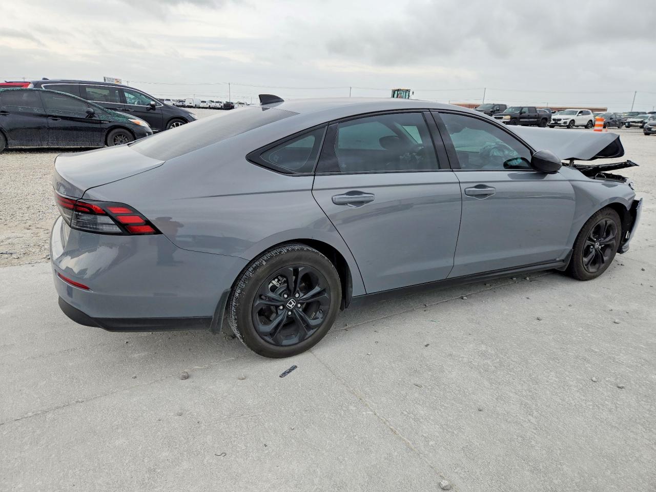 2025 HONDA ACCORD SE photo 5