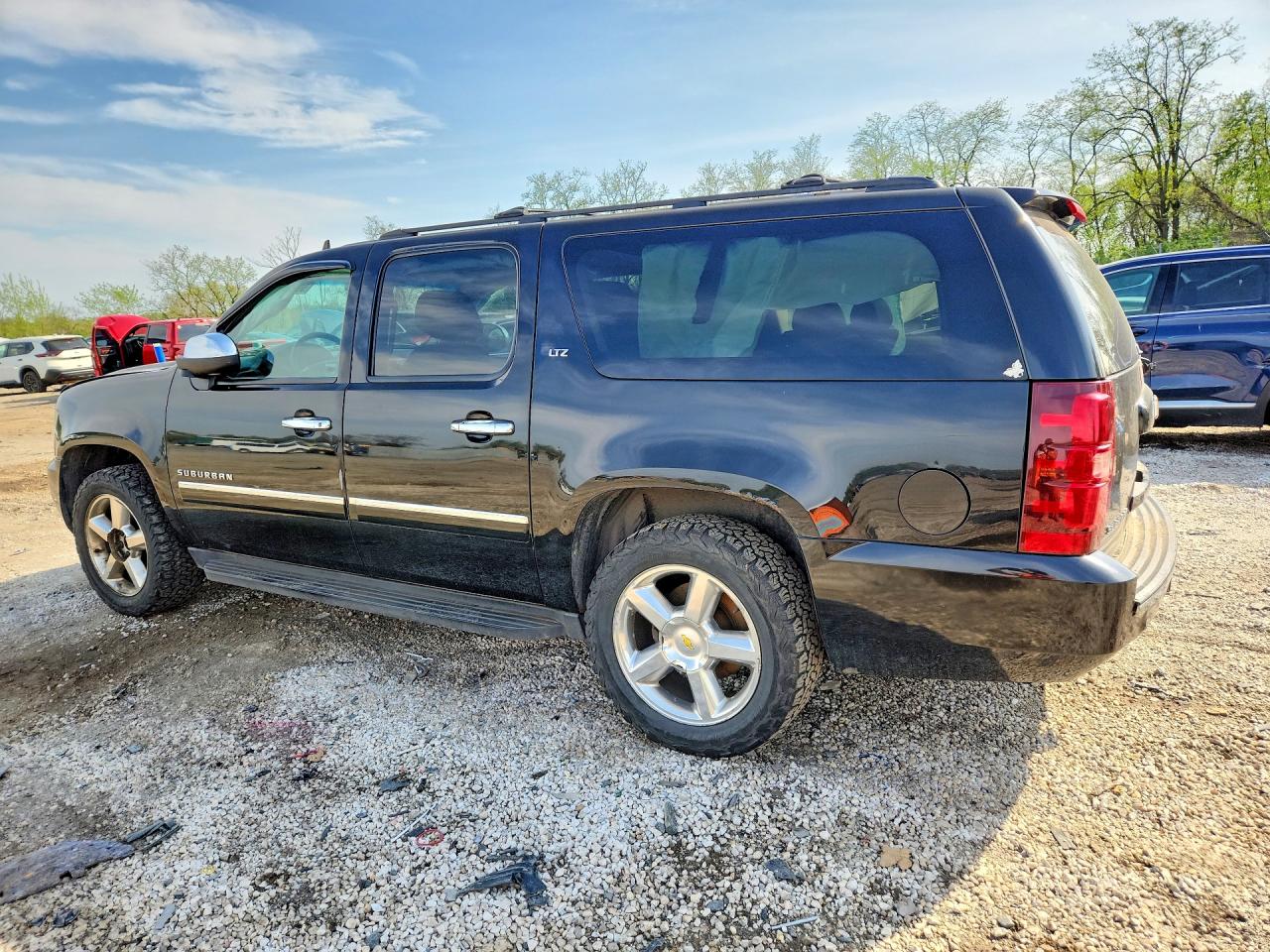 2013 CHEVROLET SUBURBAN K1500 LTZ photo 3