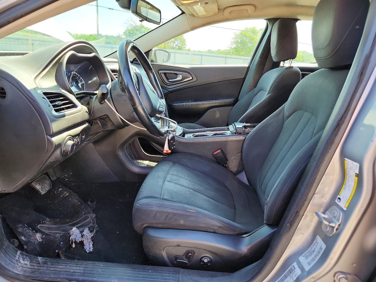 2015 CHRYSLER 200 LIMITED photo 6