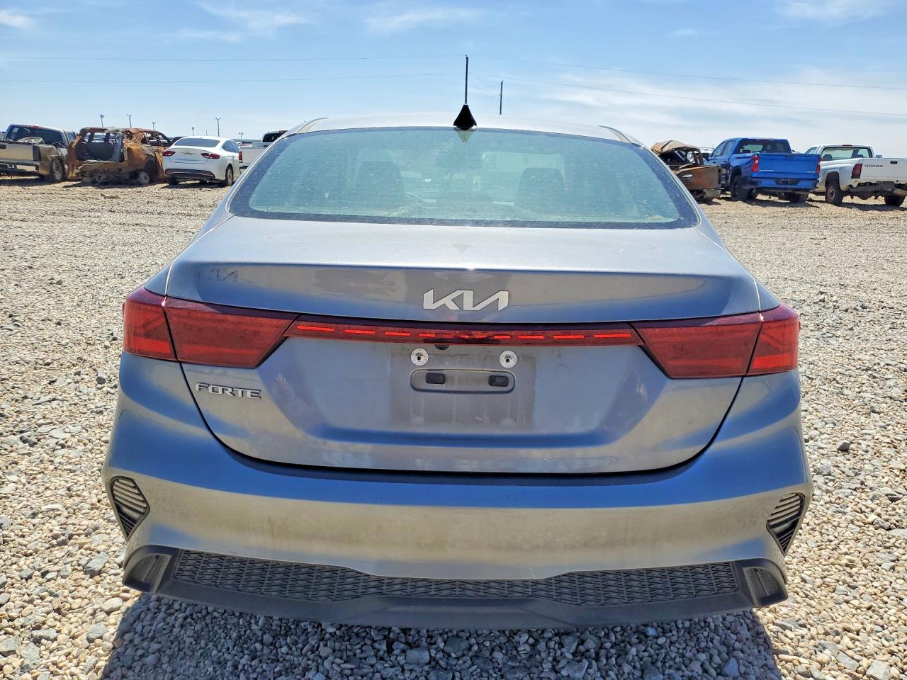 2023 KIA FORTE LXS photo 6