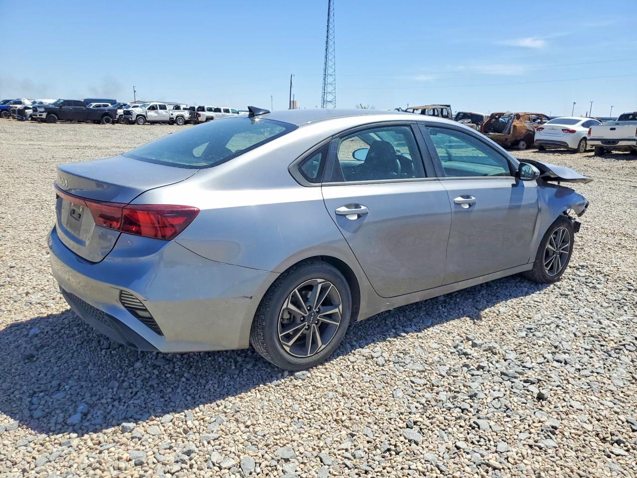 2023 KIA FORTE LXS photo 3