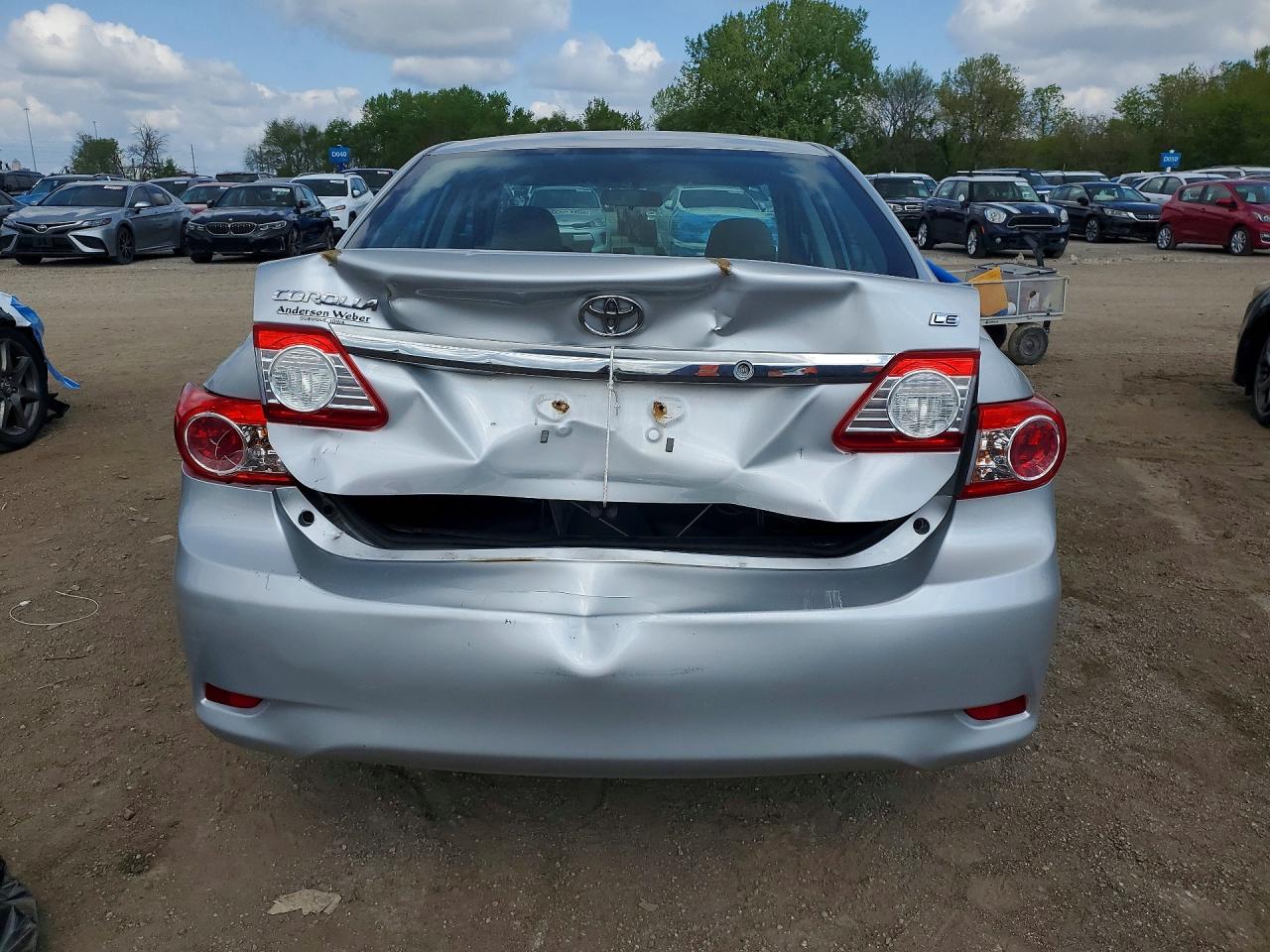 2013 TOYOTA COROLLA LE photo 11