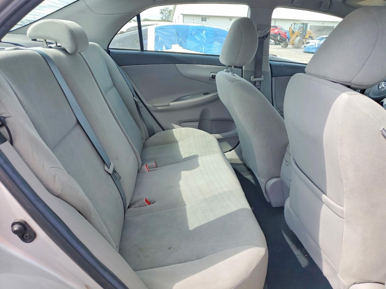 2013 TOYOTA COROLLA LE photo 19