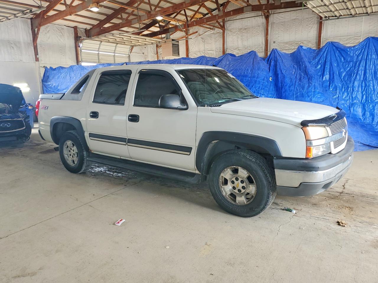 2004 CHEVROLET AVALANCHE K1500 photo 4