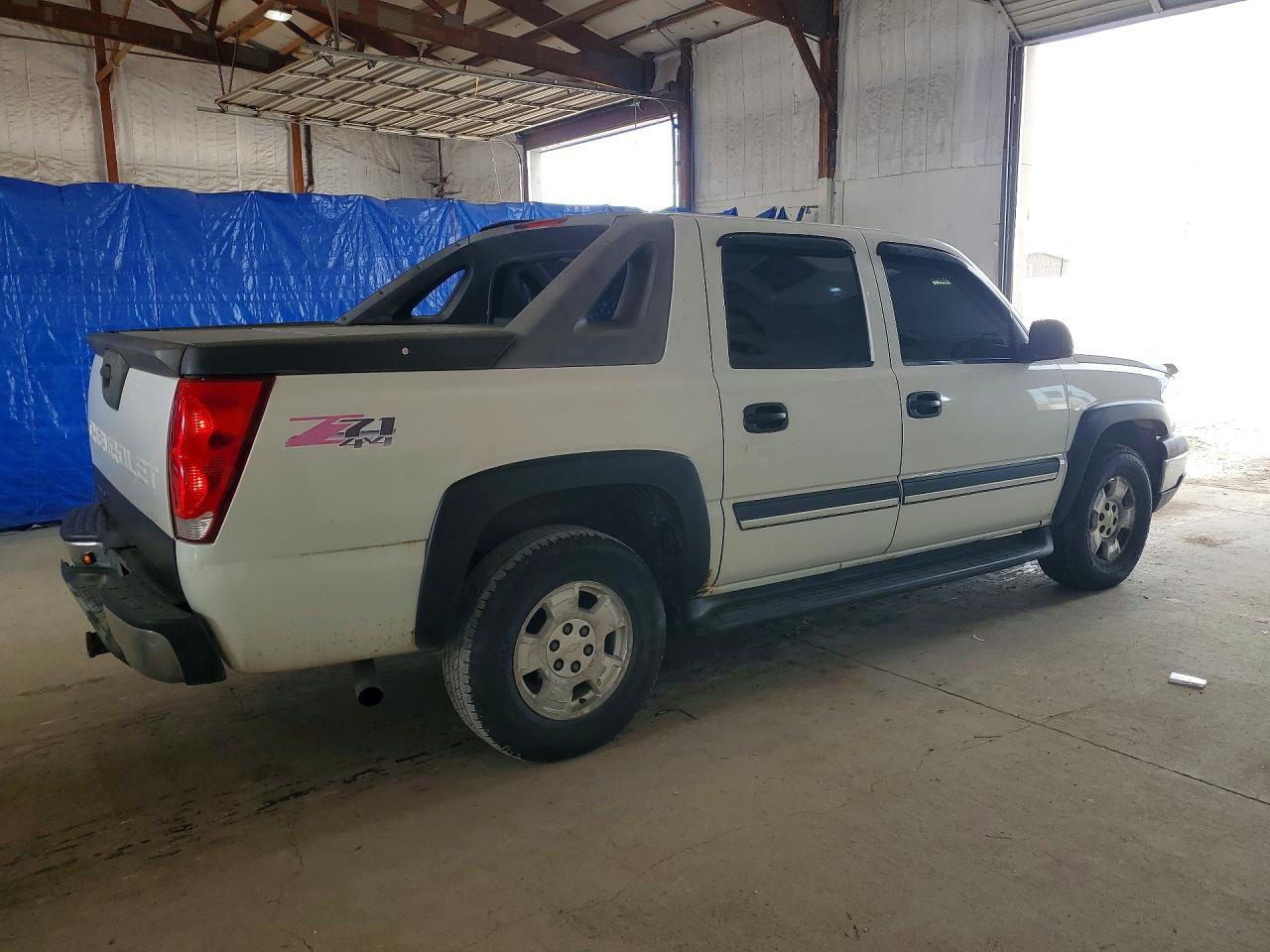 2004 CHEVROLET AVALANCHE K1500 photo 3