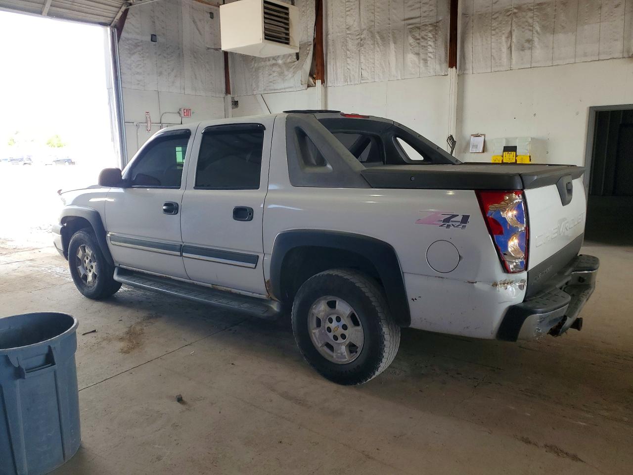 2004 CHEVROLET AVALANCHE K1500 photo 2