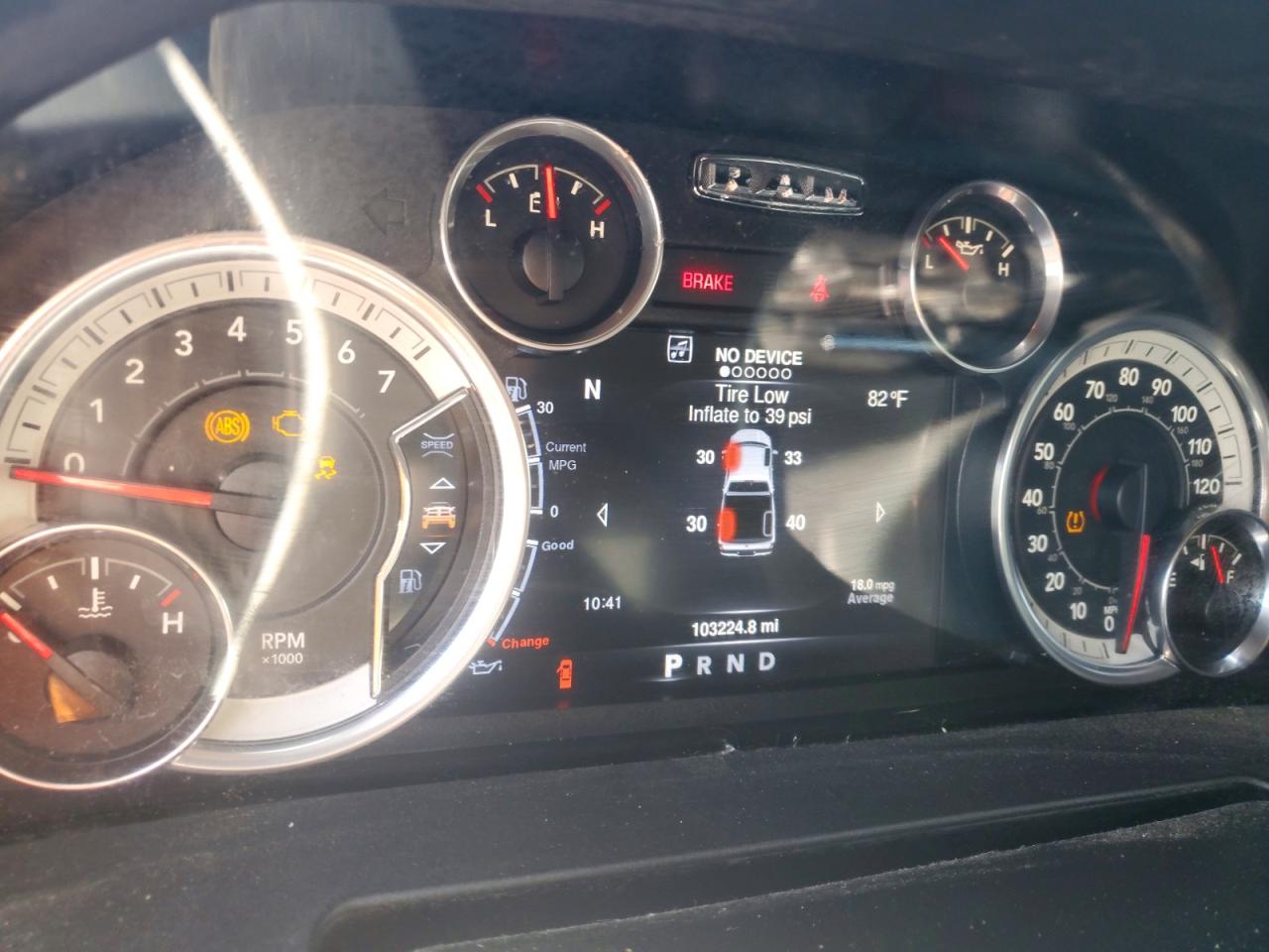 2016 RAM 1500 SLT photo 9