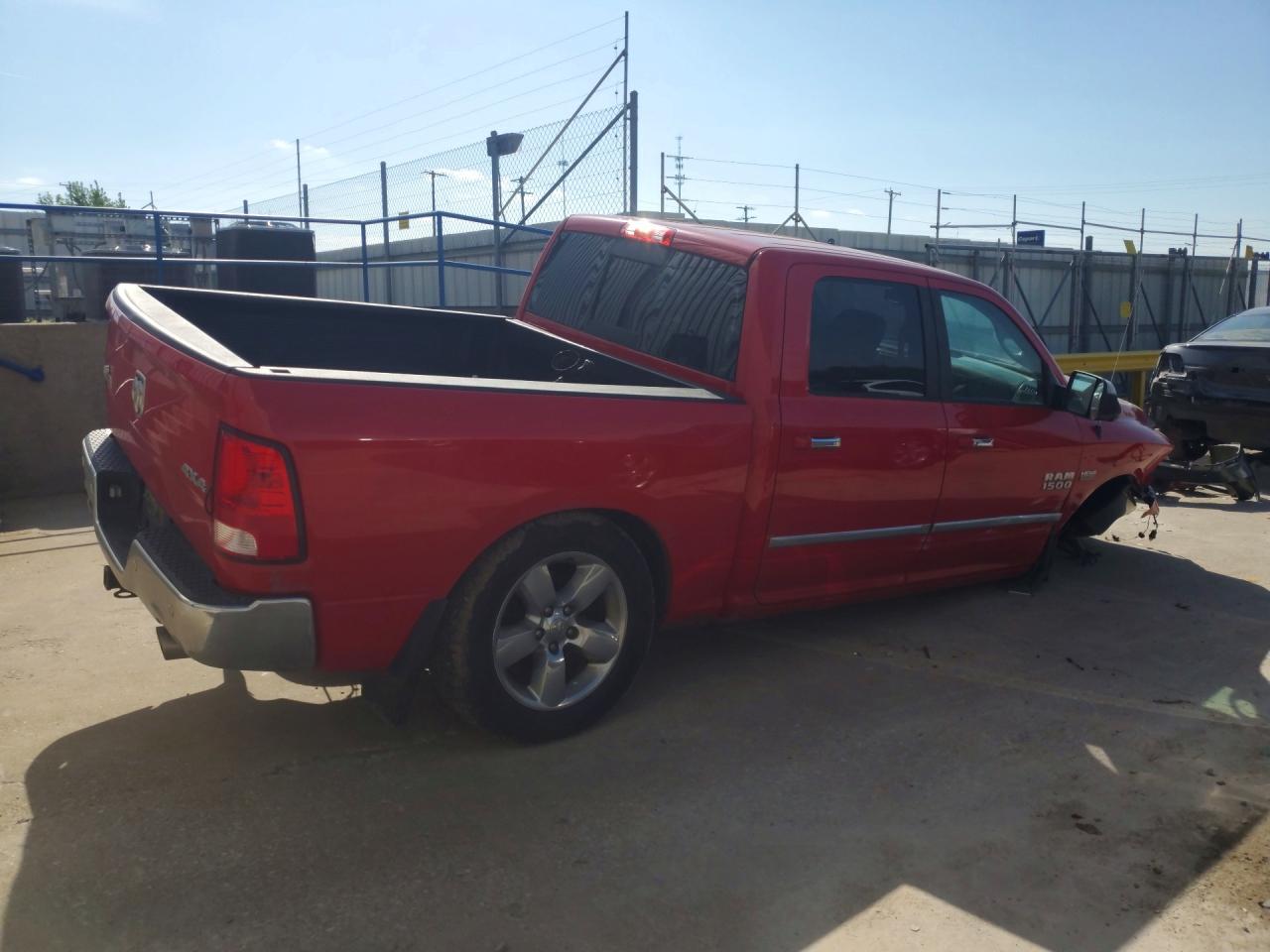 2016 RAM 1500 SLT photo 3
