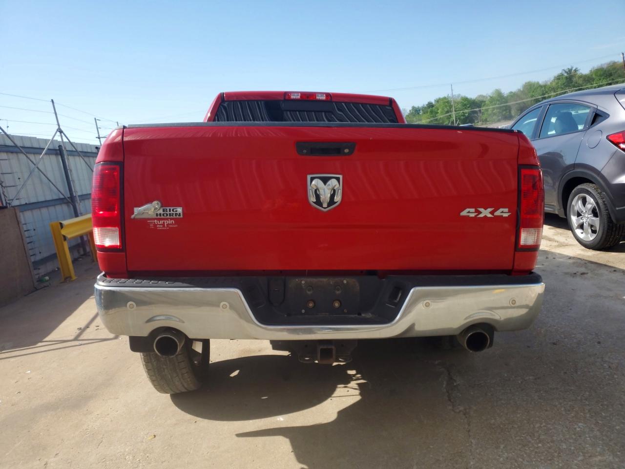 2016 RAM 1500 SLT photo 6