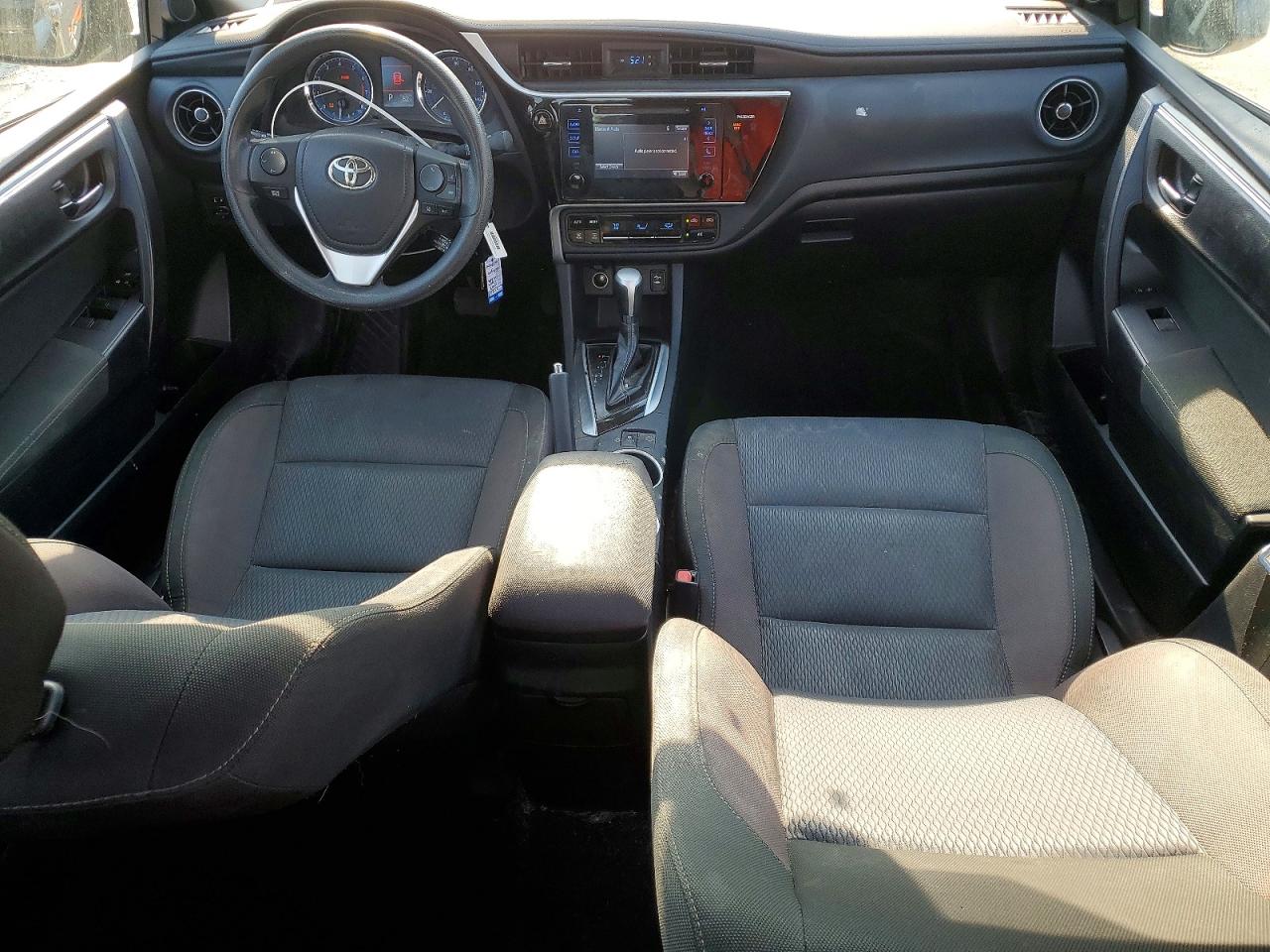 2017 TOYOTA COROLLA LE photo 8